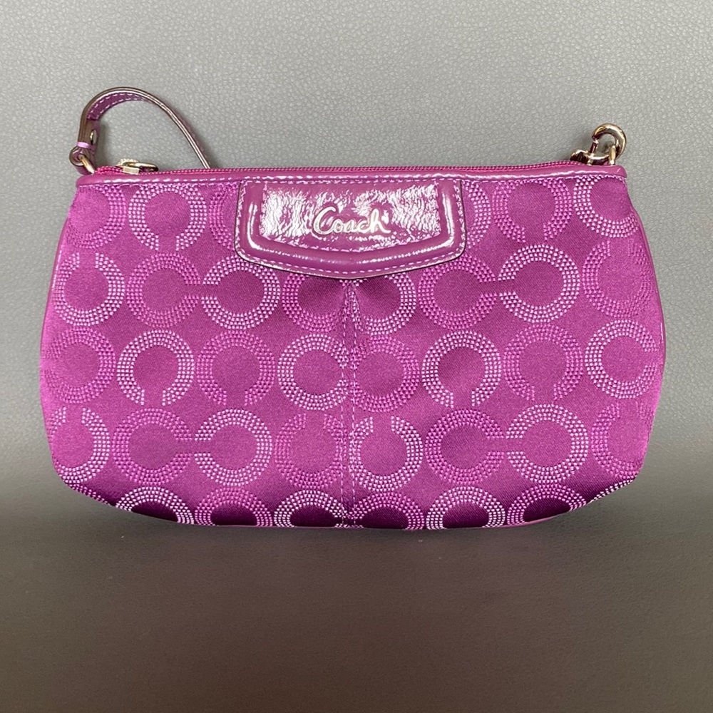 Like New!! COACH wristlet